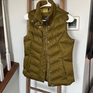 Eddie Bauer 550 Women's Green Quilted goose down filled Vest